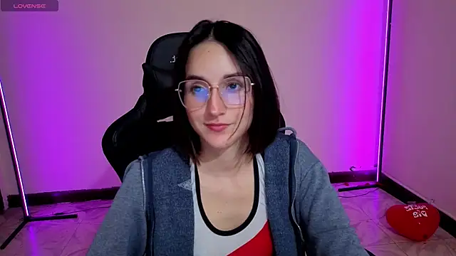 Snapshot of MiaLozanox chatting on September 2025 08:19:01 AM MiaLozanox online show from September 2025 08:19:01 AM