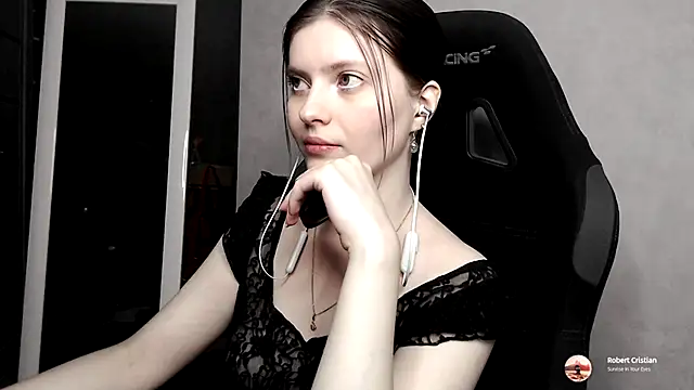 cute elfy  online show from September 2025 04:42:02 PM