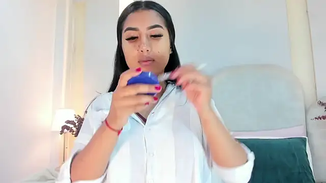 SalomeeBell online show from November 2025 08:41:01 PM