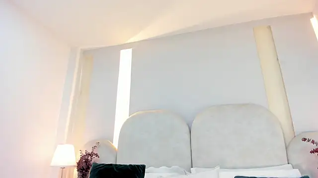 SalomeeBell online show from November 2025 08:19:02 PM