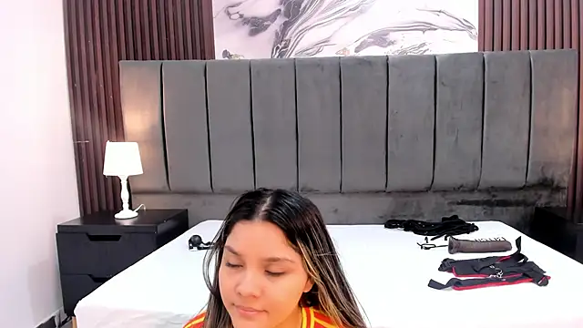 Wonderkloe  online show from June 2026 02:18:02 PM