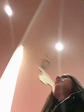 Isabella21  online show from October 2025 11:57:01 PM