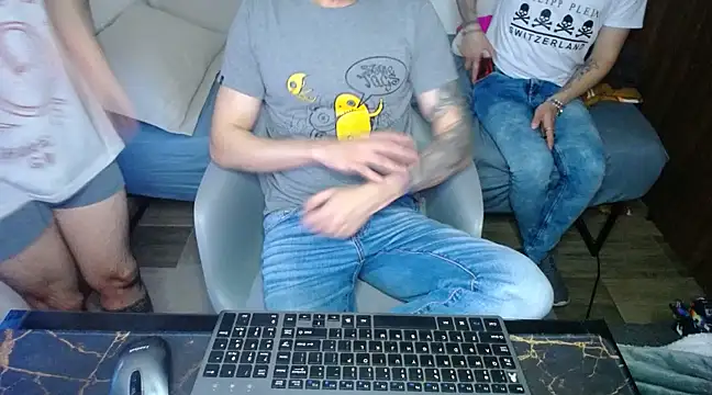 bossking017 online show from March 2025 10:19:02 PM