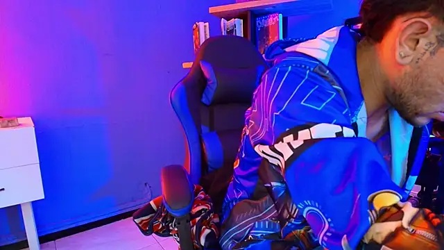 Snapshot of Thonixxx_mr chatting on February 2026 07:45:01 PM Thonixxx mr online show from February 2026 07:45:01 PM