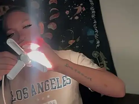 Snapshot of Simi_Ipit chatting on February 2026 01:16:02 AM Simi Ipit online show from February 2026 01:16:02 AM