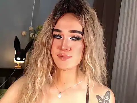 Snapshot of AleinaCroft chatting on September 2025 02:23:01 AM AleinaCroft online show from September 2025 02:23:01 AM