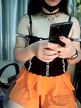 Snapshot of Lam-Di chatting on October 2025 12:29:05 AM Lam-Di online show from October 2025 12:29:05 AM