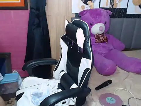 Snapshot of Raffa_ella69 chatting on April 2026 07:03:02 AM Raffa ella69 online show from April 2026 07:03:02 AM