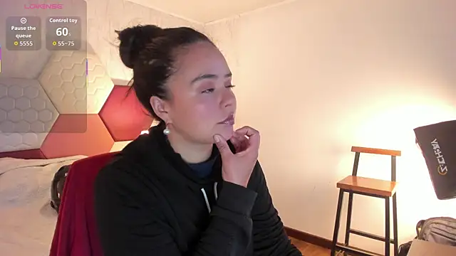 Snapshot of ArielleWilde chatting on November 2025 02:43:02 AM ArielleWilde online show from November 2025 02:43:02 AM