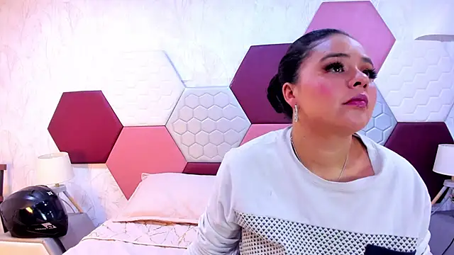 Snapshot of ArielleWilde chatting on November 2025 04:04:01 AM ArielleWilde online show from November 2025 04:04:01 AM