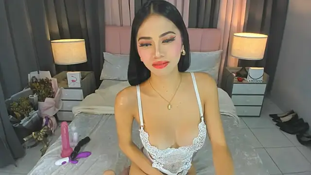 YlianaGivenchy online show from May 2026 03:19:01 PM