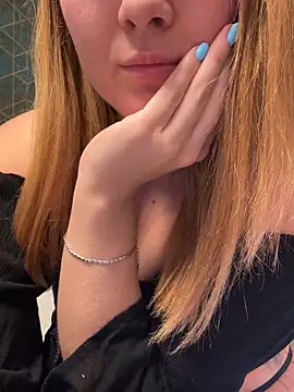 Snapshot of Velvetnoir21 chatting on November 2025 11:05:01 PM Velvetnoir21 online show from November 2025 11:05:01 PM