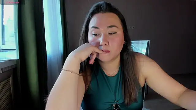 Snapshot of emilia_mur chatting on May 2026 03:51:01 PM emilia mur online show from May 2026 03:51:01 PM