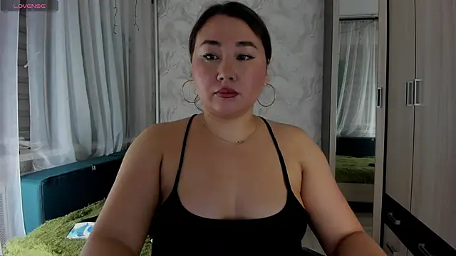 Snapshot of emilia_mur chatting on June 2026 06:16:01 PM emilia mur online show from June 2026 06:16:01 PM