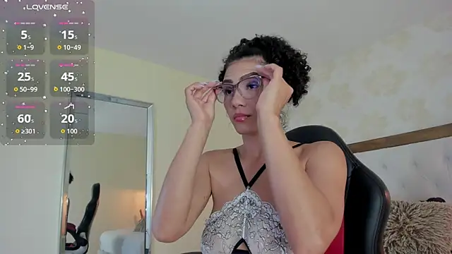 IRISCLARK1 online show from April 2026 07:07:01 PM