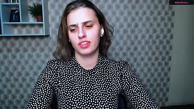 AmandaDimond  online show from September 2025 01:00:02 PM