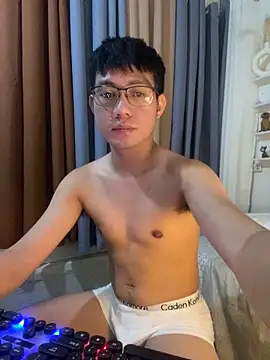 Snapshot of xshyboyx chatting on October 2025 04:06:02 PM xshyboyx online show from October 2025 04:06:02 PM