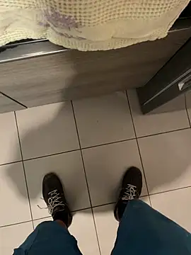 Snapshot of Lopochow chatting on October 2025 10:13:01 AM Lopochow online show from October 2025 10:13:01 AM