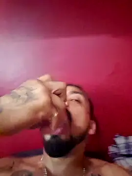 Cnutt310 online show from October 2025 10:51:01 PM