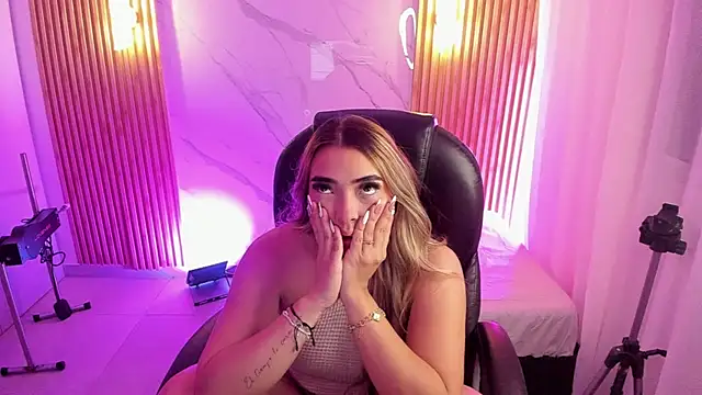Snapshot of KYLIE_JONES6 chatting on April 2026 03:13:02 AM KYLIE JONES6 online show from April 2026 03:13:02 AM