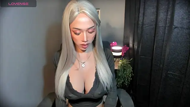 Snapshot of AiraCumSlut chatting on April 2026 05:54:01 PM AiraCumSlut online show from April 2026 05:54:01 PM