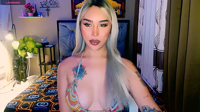 Snapshot of Franchesca_Trans chatting on November 2025 02:06:02 AM Franchesca Trans online show from November 2025 02:06:02 AM