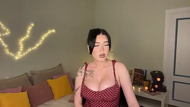 Snapshot of mistress_of_hearts chatting on July 2026 01:13:02 PM mistress of hearts online show from July 2026 01:13:02 PM