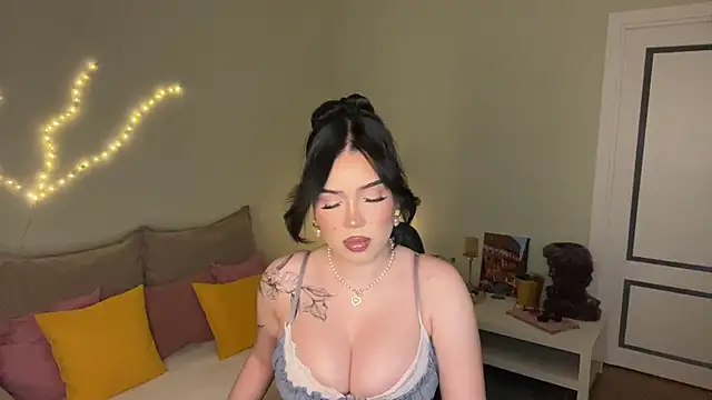 Snapshot of mistress_of_hearts chatting on July 2026 02:31:01 PM mistress of hearts online show from July 2026 02:31:01 PM