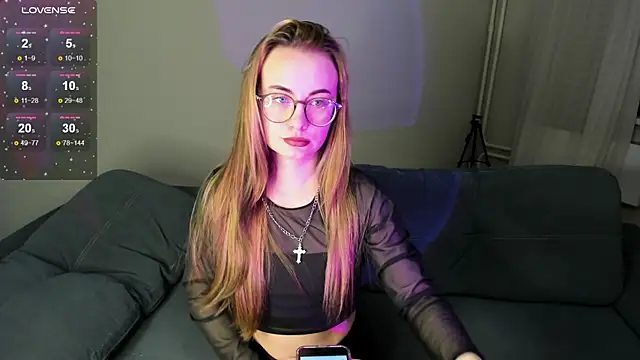 MewStella online show from November 2025 10:34:02 PM