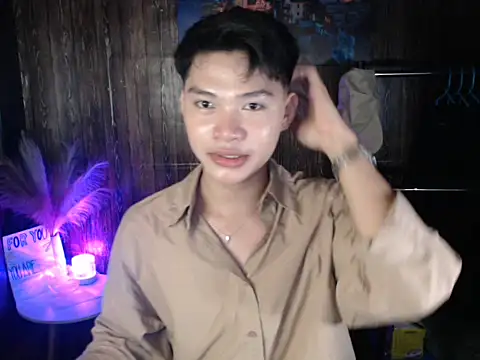 Helleron online show from November 2025 01:11:01 PM