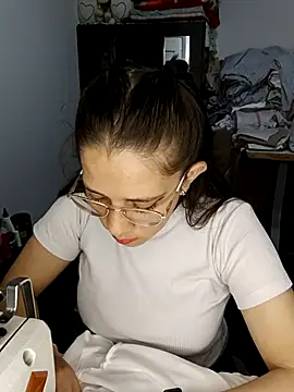 Isabella5 Brown  online show from December 2025 04:24:02 PM