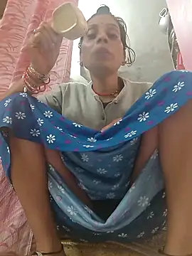 Snapshot of ISHANI-SINGH chatting on November 2025 03:43:02 AM ISHANI-SINGH online show from November 2025 03:43:02 AM