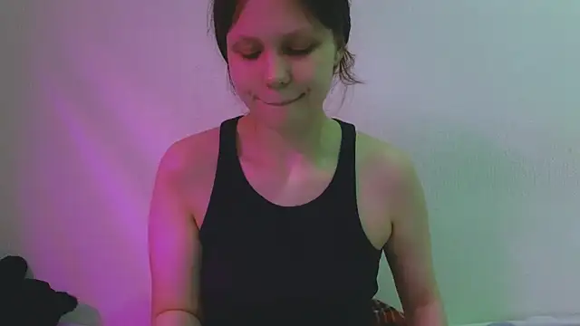 Snapshot of Lunliss chatting on March 2026 12:32:02 AM Lunliss online show from March 2026 12:32:02 AM