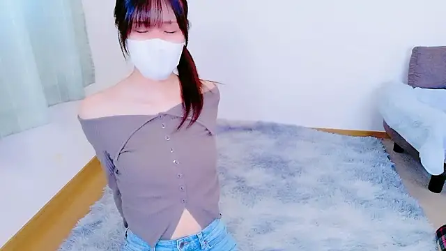 Snapshot of _Shuka_ chatting on February 2026 01:34:01 AM Shuka online show from February 2026 01:34:01 AM