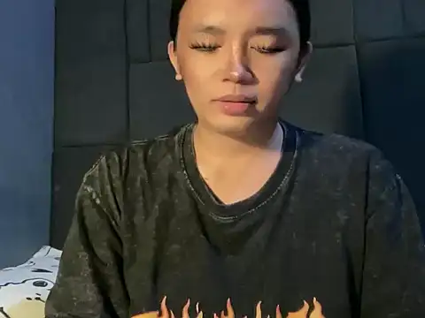 Claudia Johnson online show from November 2025 02:21:01 AM