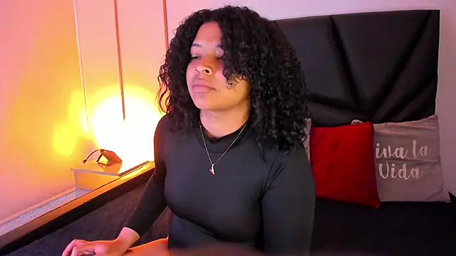 Dakota Mars online show from November 2025 08:55:01 PM