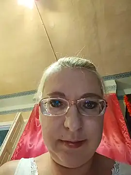 Snapshot of VikaKing chatting on July 2026 06:05:01 AM VikaKing online show from July 2026 06:05:01 AM