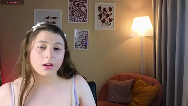 Snapshot of Queen_Michelle_ chatting on October 2025 09:23:02 PM Queen Michelle online show from October 2025 09:23:02 PM