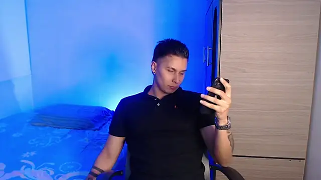 valentinosex1 online show from January 2026 05:38:02 PM