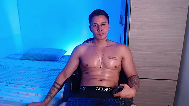 Snapshot of valentinosex1 chatting on May 2026 11:32:01 PM valentinosex1 online show from May 2026 11:32:01 PM