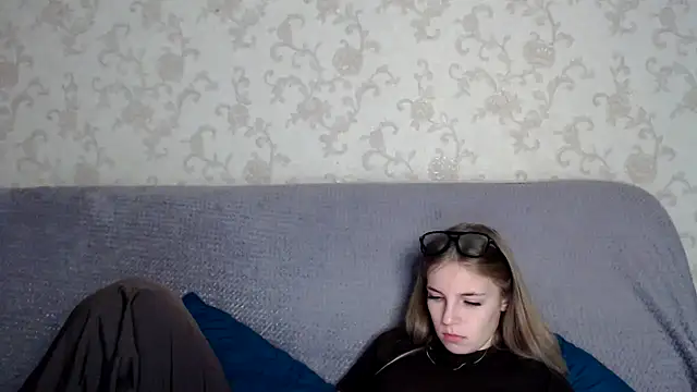 HitGyrl online show from November 2025 01:15:01 AM