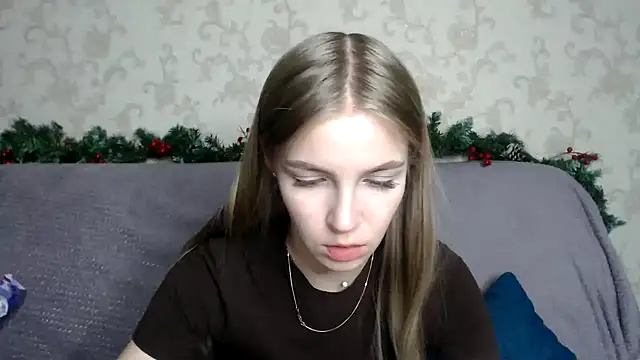 HitGyrl online show from December 2025 04:34:01 PM