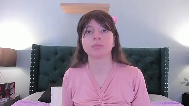 Snapshot of VioletaNova chatting on May 2026 02:45:01 PM VioletaNova online show from May 2026 02:45:01 PM