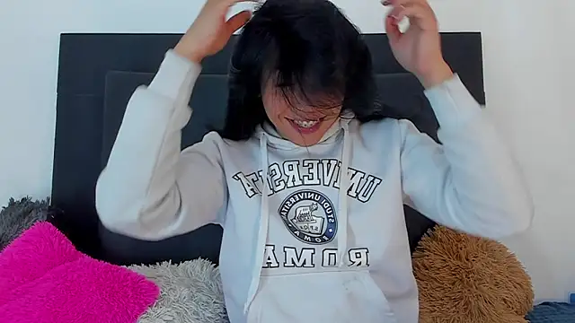 Adrianna Arias online show from December 2025 04:13:02 PM