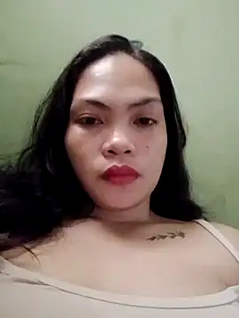 Snapshot of missluvv chatting on October 2025 12:43:02 AM missluvv online show from October 2025 12:43:02 AM