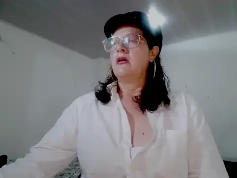 ArdienteBetania online show from October 2025 02:40:02 PM