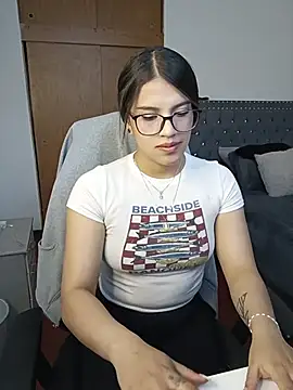 asumi 18 online show from December 2025 06:59:02 PM