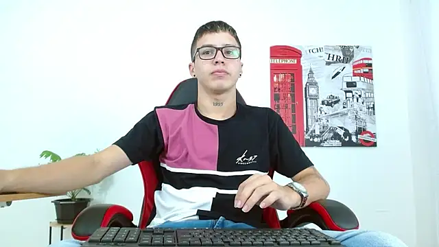 Cumandres18 online show from September 2025 01:44:02 PM