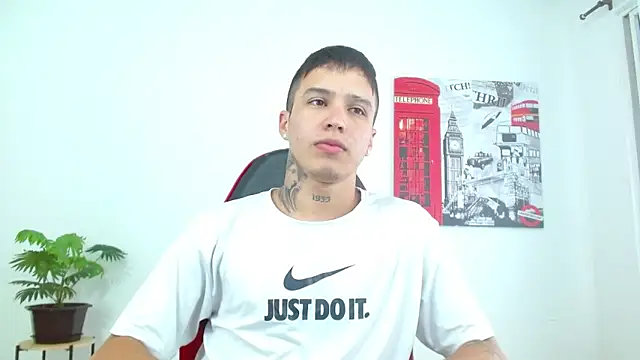 Cumandres18 online show from January 2026 02:54:02 PM