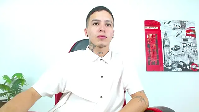 Cumandres18 online show from May 2026 03:07:01 PM
